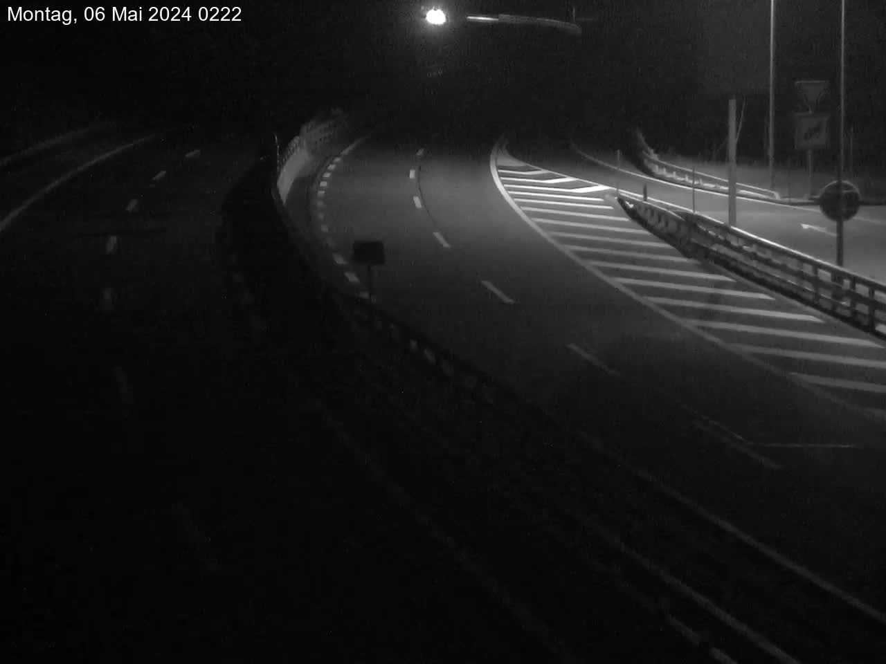 Live Traffic Webcam at WASSEN, 4 km from Gotthard tunnel