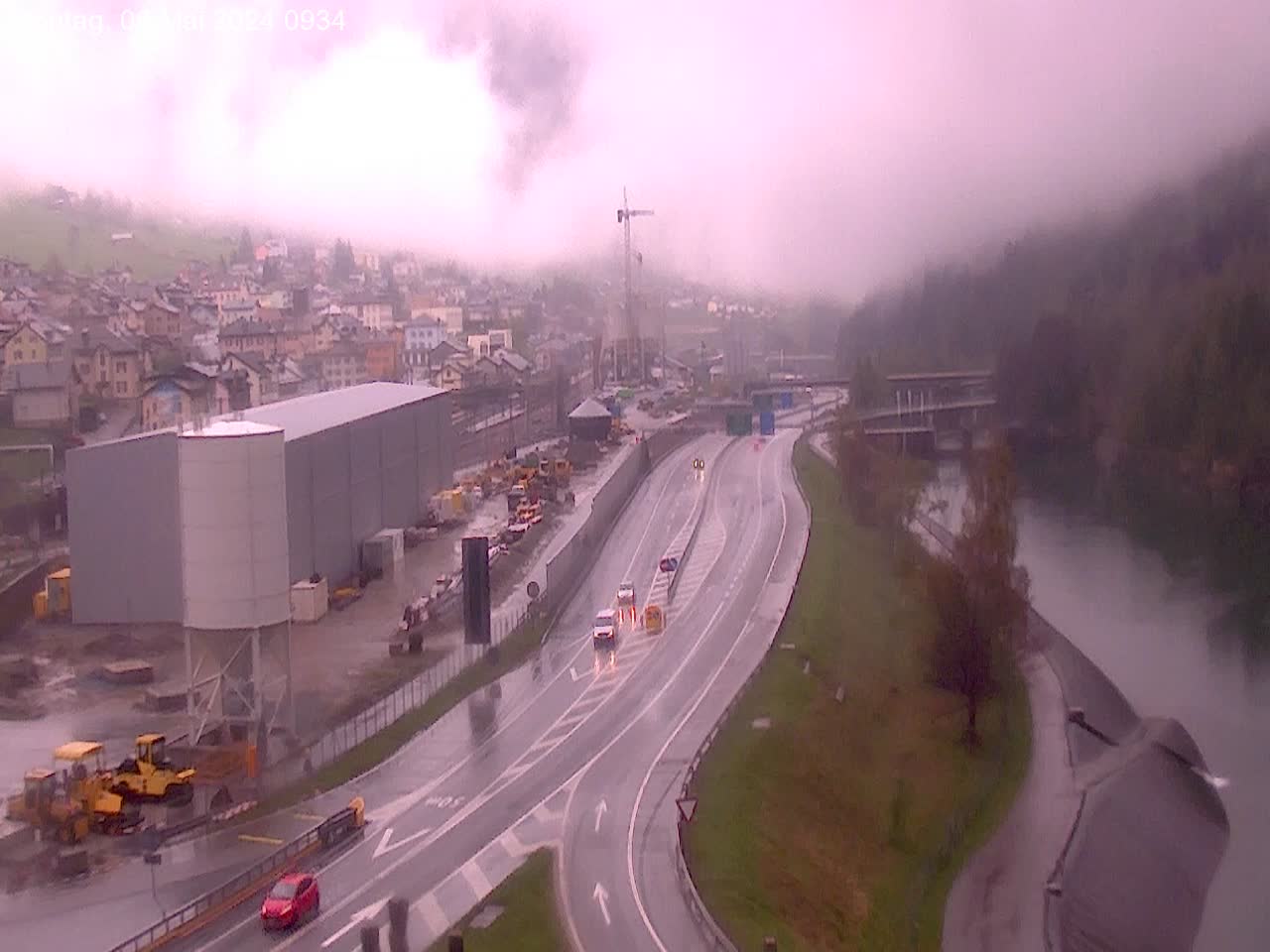 Live Traffic Webcam at AIROLO, 0.5 km from Gotthard tunnel